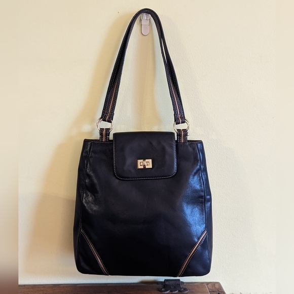 Liz Claiborne Handbags - Vintage black/tan Liz Claiborne shoulder bag